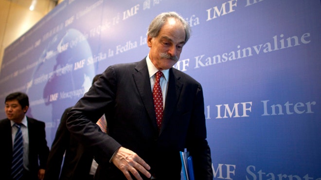 John Lipsky, acting managing director of the IMF, leaves a Beijing press conference.